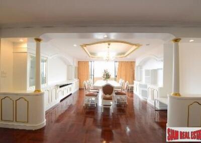 Oriental Tower - Lavish Living in this Three Bedroom Condo on the 23rd Floor in Ekkamai