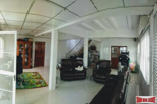Large 5 Bed House with Private Pool near Golf Course and 5 minutes to Motorway Highway 9 at Bueng Kum - 13% Discount!