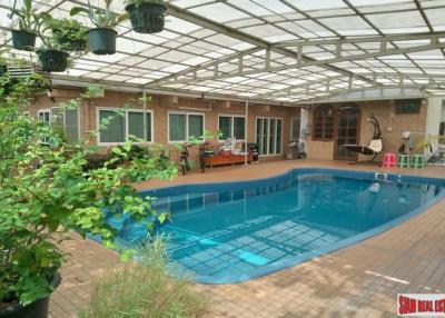 Large 5 Bed House with Private Pool near Golf Course and 5 minutes to Motorway Highway 9 at Bueng Kum - 13% Discount!
