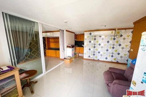 Icon III - Big & Sunny One Bedroom Corner Unit with Unobstructed City Views for Sale - Thong Lo