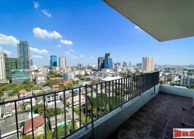 Icon III - Big & Sunny One Bedroom Corner Unit with Unobstructed City Views for Sale - Thong Lo