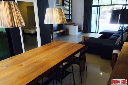 Flora Wongsawang - Three Bedroom Townhome in Low Density Secure Estate - Pets are Welcome!