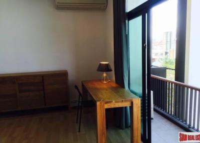 Flora Wongsawang  Three Bedroom Townhome in Low Density Secure Estate - Pets are Welcome!