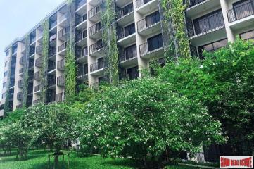 Blossom Condo @ Sathorn - Charoenrat  City and Temple Views from this New 2 Bed Corner Unit on the Top Floor