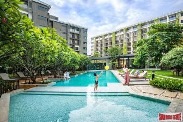 Blossom Condo @ Sathorn - Charoenrat  City and Temple Views from this New 2 Bed Corner Unit on the Top Floor