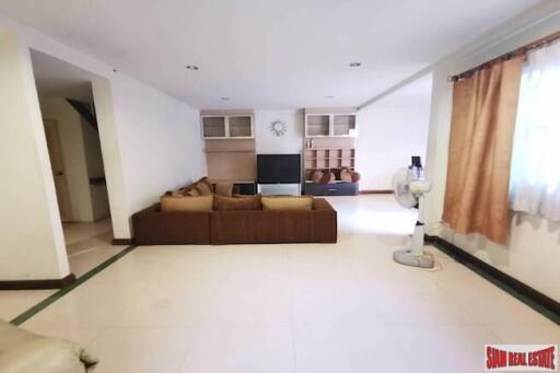 Three Storey Three Bedroom Townhouse for Sale in a Quiet Sukhumvit 39 Location