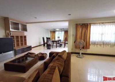 Three Storey Three Bedroom Townhouse for Sale in a Quiet Sukhumvit 39 Location