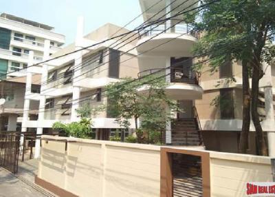 Large Four Storey House Suitable for Living and Office Space in Phrom Phong