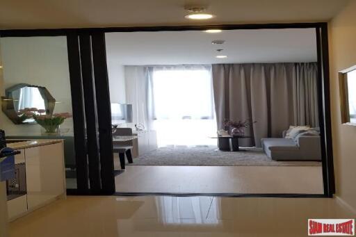 New Luxury High-Rise Newly Completed Next to BTS at Ratchayothin, Chatuchak - 1 Bed Units