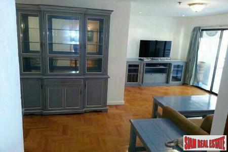 Top View Tower  Two Bed Condo for Sale on Sukhumvit 59, Thong Lor