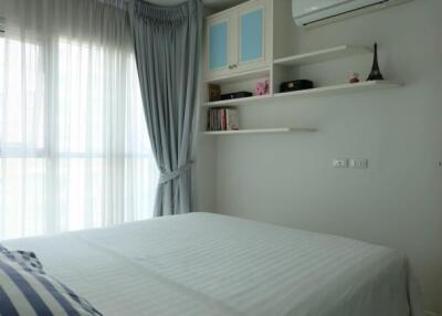 Aspire Rama 9 - Brightly Furnished One Bed Condo on 20th Floor with Closed Kitchen in Excellent Location of Rama 9