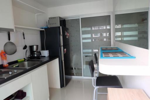 Aspire Rama 9  Brightly Furnished One Bed Condo on 20th Floor with Closed Kitchen in Excellent Location of Rama 9