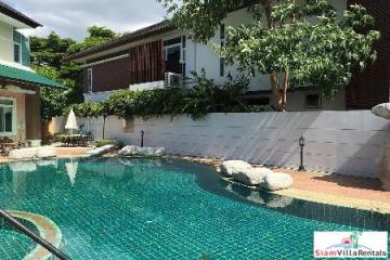 Windmill Village  Luxury House with Pool, 5 bedroom, 4 bathroom near Mega Bangna, Bangkok Pattana School