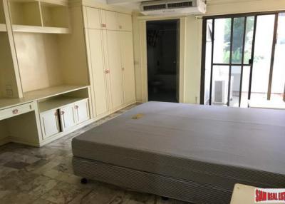 Prestige Towers  Spacious Three Bedroom Close to Transportation and Shopping in Sukhumvit