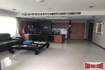 Baan Rajprasong Bangkok  Sunlit Two Bedroom Corner Condo in Lumphini