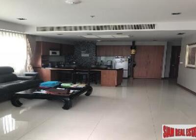 Baan Rajprasong Bangkok - Sunlit Two Bedroom Corner Condo in Lumphini