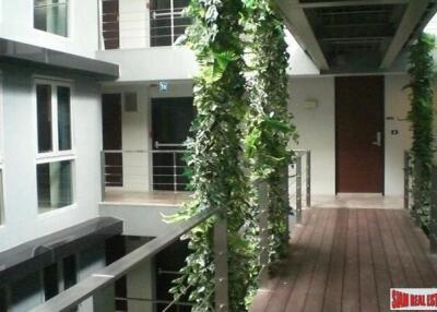 Quad Silom - Large Two Bedroom Condo for Sale in a Low-rise Building in Chong Nonsi