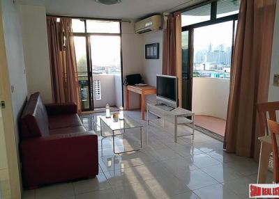 J.C.Tower  A Nice One Bedroom Corner Condo in Popular Thong Lo