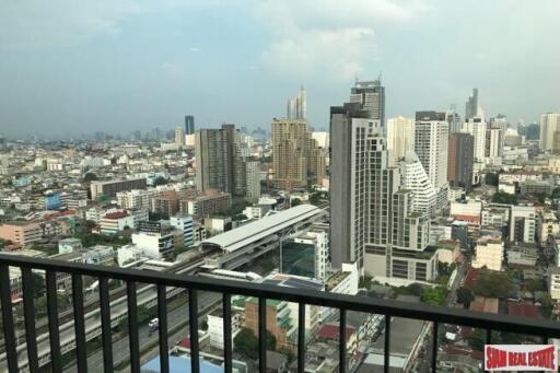 Teal Sathorn- Taksin - City Views and Close to the BTS in the Three Bedroom Condo in Wongwian Yai