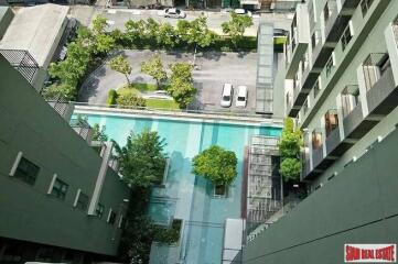 Teal Sathorn- Taksin - City Views and Close to the BTS in the Three Bedroom Condo in Wongwian Yai