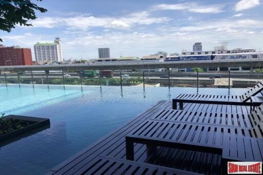 Teal Sathorn- Taksin - City Views and Close to the BTS in the Three Bedroom Condo in Wongwian Yai