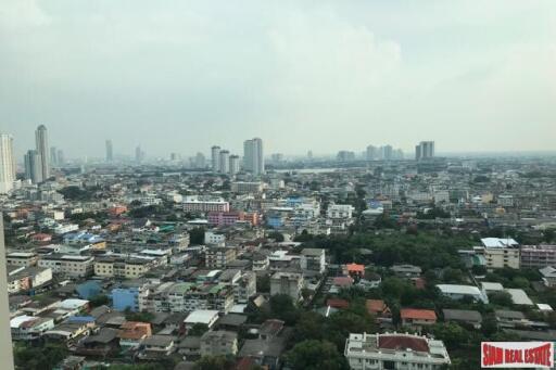 Teal Sathorn- Taksin - City Views and Close to the BTS in the Three Bedroom Condo in Wongwian Yai