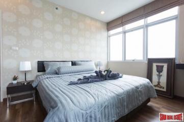 Chewathai Ratchaprarop  Sunny Two Bedroom Condo with City Views in Victory Monument, Bangkok