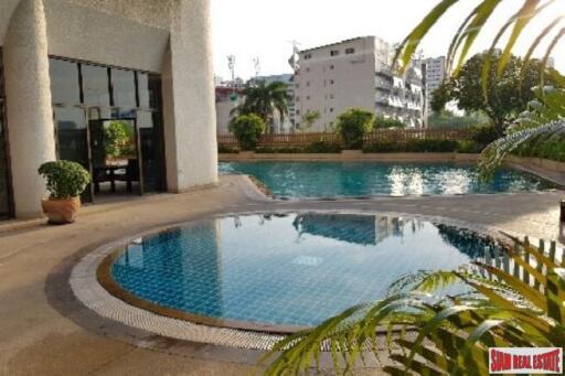 Tower Park Condo - Spacious and Modern Four Bedroom Condo with Two Balconies in Nana, Bangkok