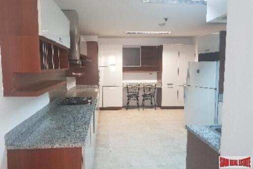 Tower Park Condo - Spacious and Modern Four Bedroom Condo with Two Balconies in Nana, Bangkok