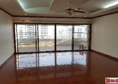 Tower Park Condo - Spacious and Modern Four Bedroom Condo with Two Balconies in Nana, Bangkok