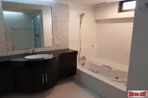 Tower Park Condo - Spacious and Modern Four Bedroom Condo with Two Balconies in Nana, Bangkok