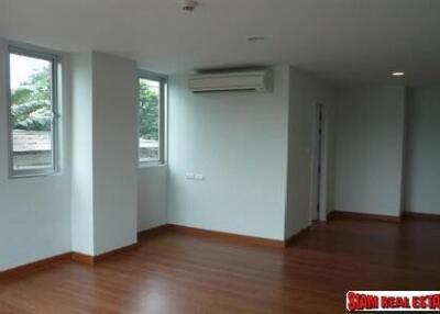 Centric Scene Aree 2 - Two bedroom Condo for sale, Corner Unit at Soi Aree & Very Closed to BTS Ari