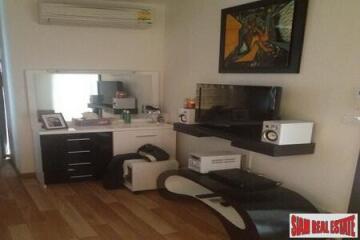 Ideal Ratchada - Spectacular One Bedroom Condominium, High Floor on Ratchada Huaykwang