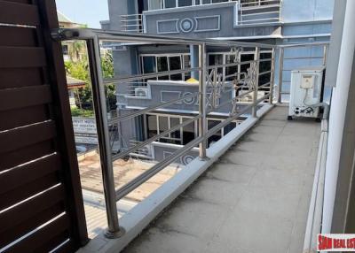 Four Storey Five Bedroom House for Rent with Lots of Parking in Ekkamai