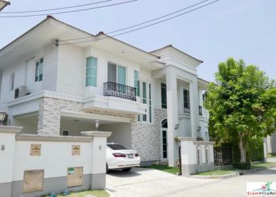 Beautiful Three Bedroom Estate Home for rent in Dok Mai, Bangkok