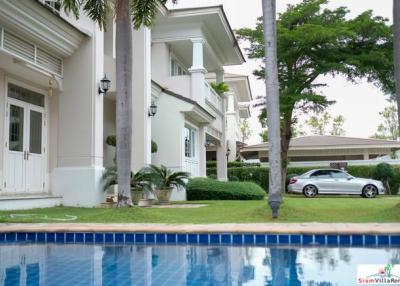 Nantawan Srinakarin  Exclusive Five Bedroom Pet Friendly House with Private Swimming Pool and Large Gardens in Prakan