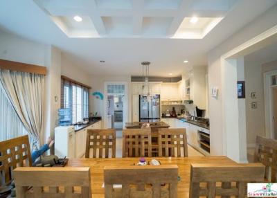 Nantawan Srinakarin  Exclusive Five Bedroom Pet Friendly House with Private Swimming Pool and Large Gardens in Prakan