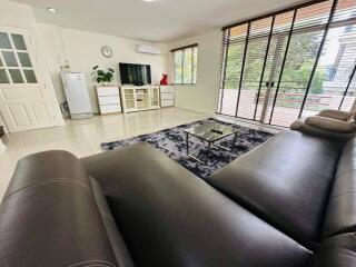 Beautiful Five Bedrooms + Maid room Home with Tropical Garden for Rent in Phormphong, Bangkok