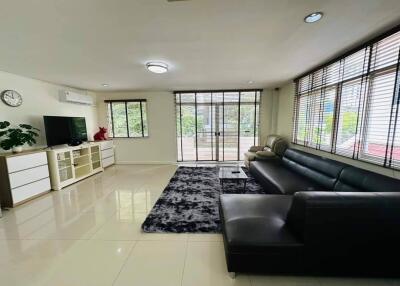 Beautiful Five Bedrooms + Maid room Home with Tropical Garden for Rent in Phormphong, Bangkok