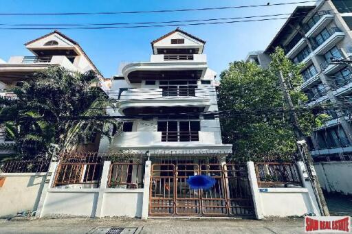 Beautiful Five Bedrooms + Maid room Home with Tropical Garden for Rent in Phormphong, Bangkok