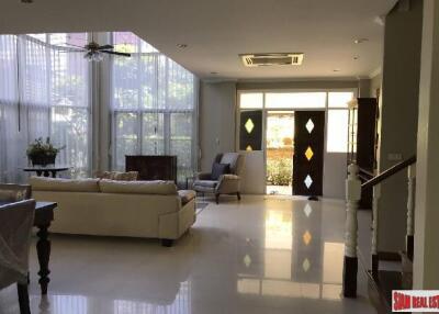 Private House in Sukhumvit Area - 4 Bedrooms and 4 Bathrooms, 300 Sq.M, Nana, Bangkok