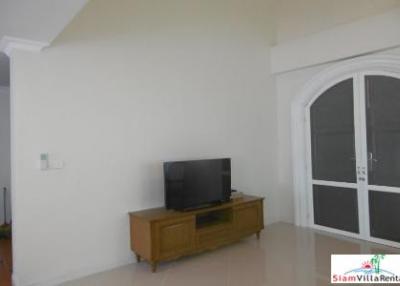 Fantasia Villa 3  Extra Large Three Bedroom and Convenient to Transportation for Rent in Bearing, Bangkok