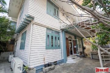 Three Bedroom 300 square meter Private House for Rent at Nana BTS