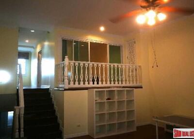 Fantasia Villa 2 - Large Three Bedroomw with study room. Family Home in Bang Na.