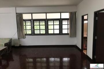 Large Three Bedroom Family Style House for Rent on Asoke BTS , 5 Min Walk to BTS.