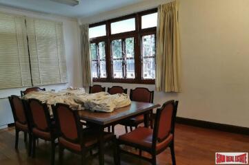 Large Three Bedroom Family Style House for Rent on Asoke BTS , 5 Min Walk to BTS.