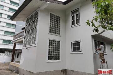 Large Three Bedroom Family Style House for Rent on Asoke BTS , 5 Min Walk to BTS.