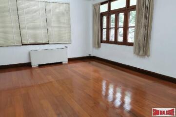 Large Three Bedroom Family Style House for Rent on Asoke BTS , 5 Min Walk to BTS.