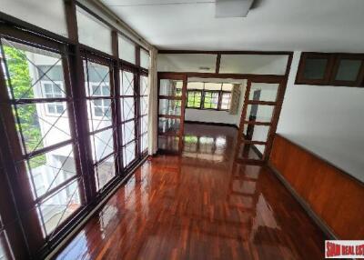 Townhome in Asoke - A 320 sqm. Prime Living Opportunity with 3 Bedrooms and 4 Bathrooms For Rent In Bangkok