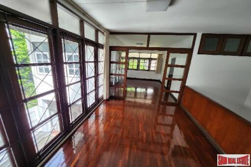 Townhome in Asoke - A 320 sqm. Prime Living Opportunity with 3 Bedrooms and 4 Bathrooms For Rent In Bangkok